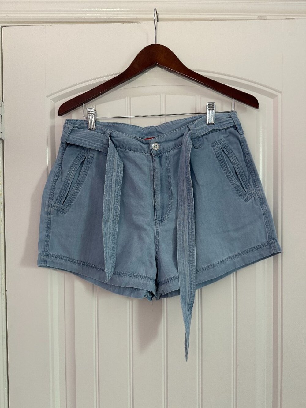 Guess Belted Fabric Shorts — 100% Cotton